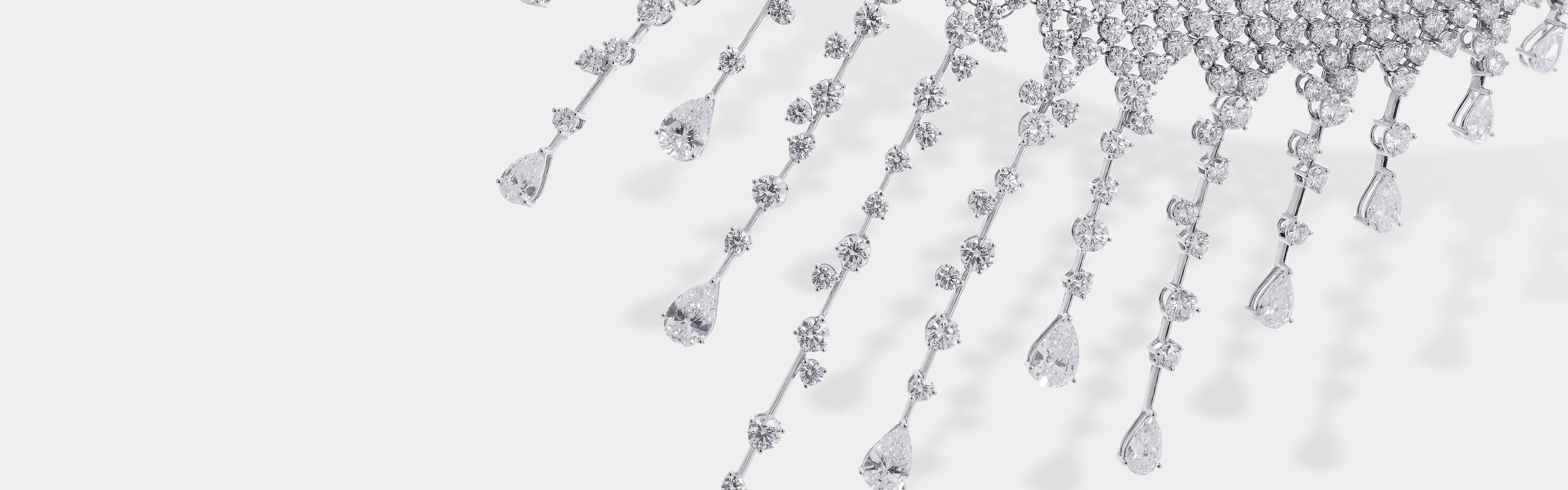 flexile diamond collier made of white gold